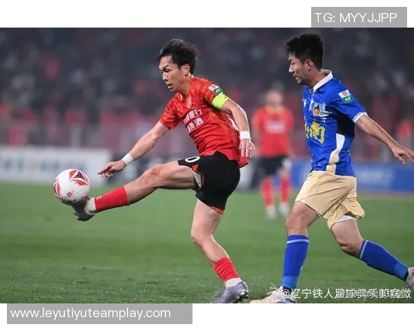 铁人队长邦本宜裕与妻子共庆中甲奖牌荣誉感恩贤内助的支持与陪伴