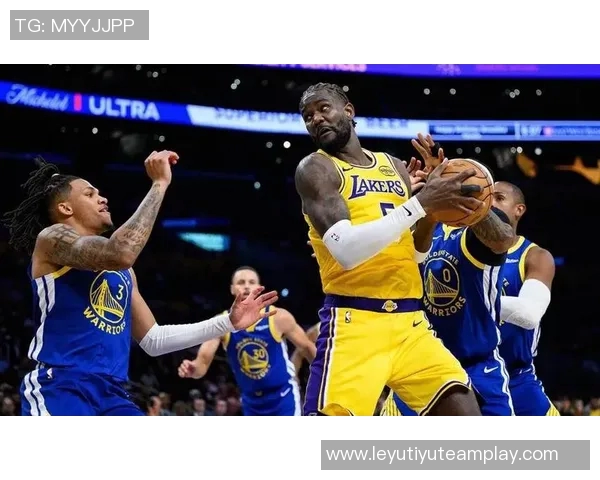 湖人或成罗威最佳选择其防守能力超艾顿且转会成本低 湖人或成罗威最佳选择其防守能力超艾顿且转会成本低